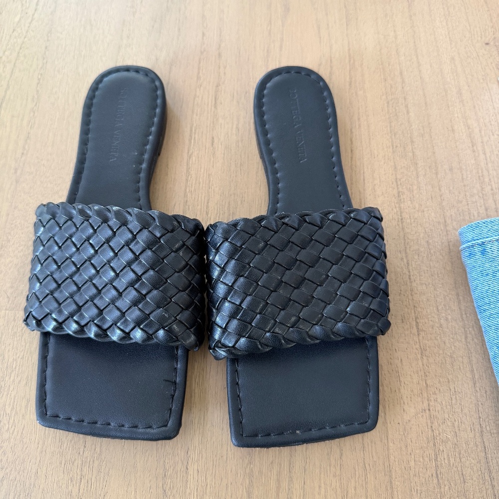 Bottega Veneta Black Leather Mules